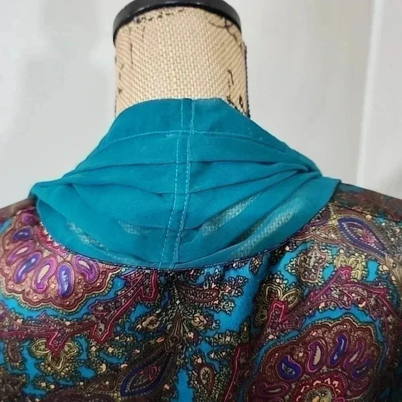 VICTORIA'S Secret Vintage Paisley Print Long Satin and Sheer robe. Size Medium - Picture 11 of 13